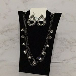 Premier Designs - High Fashion Jewelry combo earrings/necklace